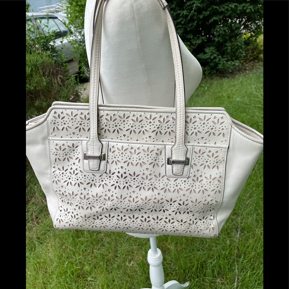 Coach’s White Laser Cut Leather Shoulder Bag - Picture 2 of 13